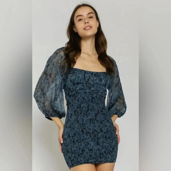 Olivaceous NWT‎ Smocked Print Mini Boutique Dress medium - Picture 6 of 9